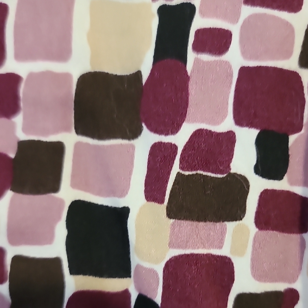 Geometric Patterned Women's Top (D1) - Picture 3 of 3